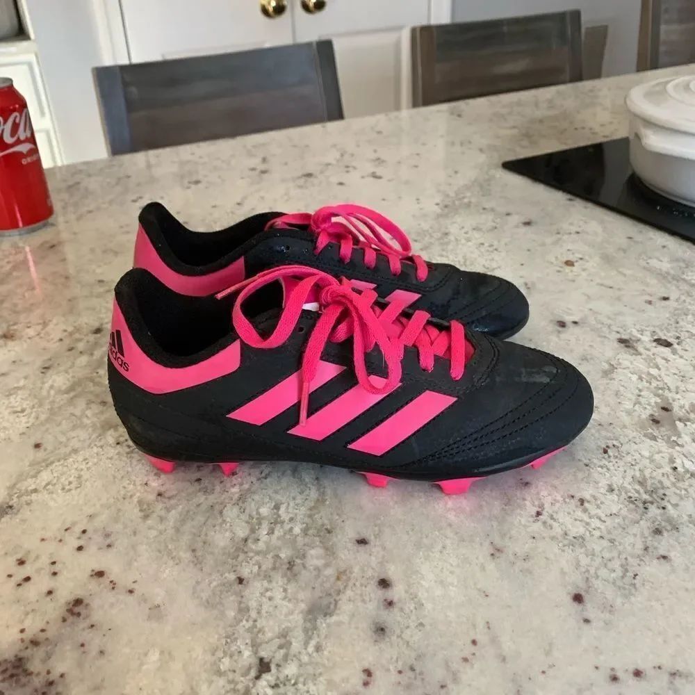 Adidas Black & Pink Youth Soccer Shoes sz 2-1/2